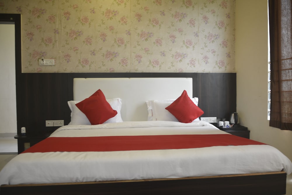 Фото Dhar-Mandav Road