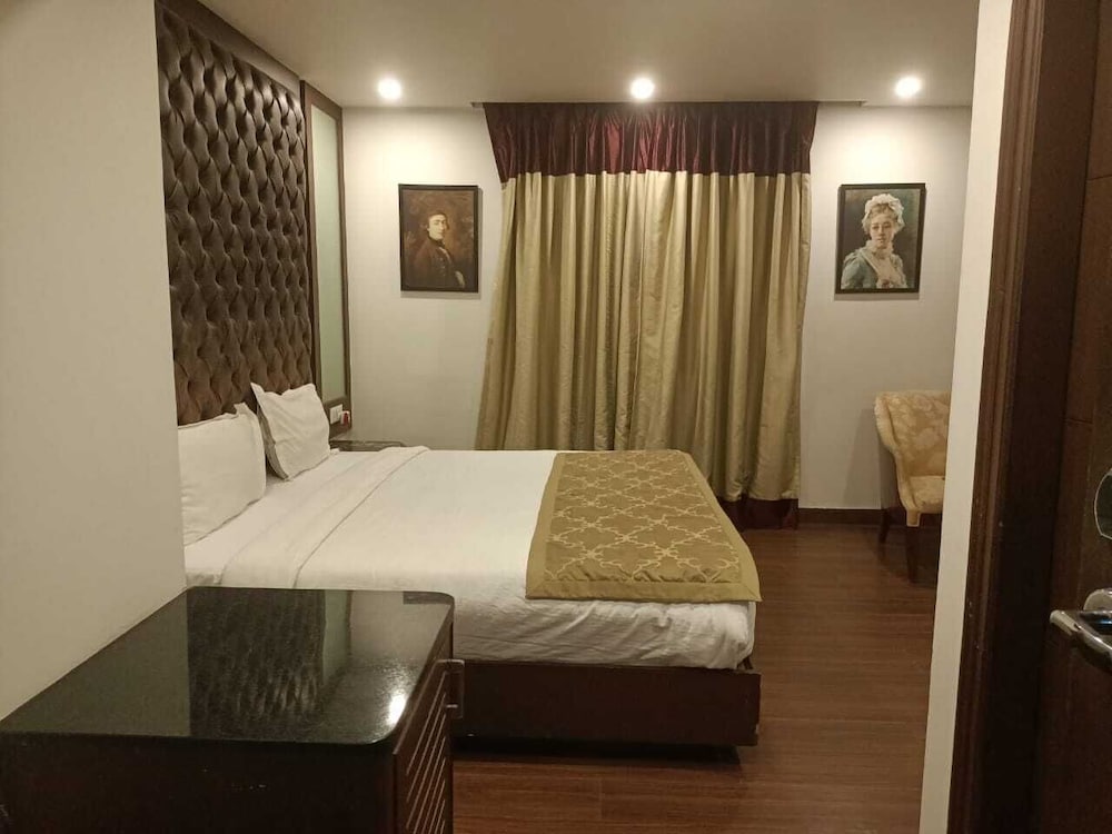 Фото Hotel Wti Airport