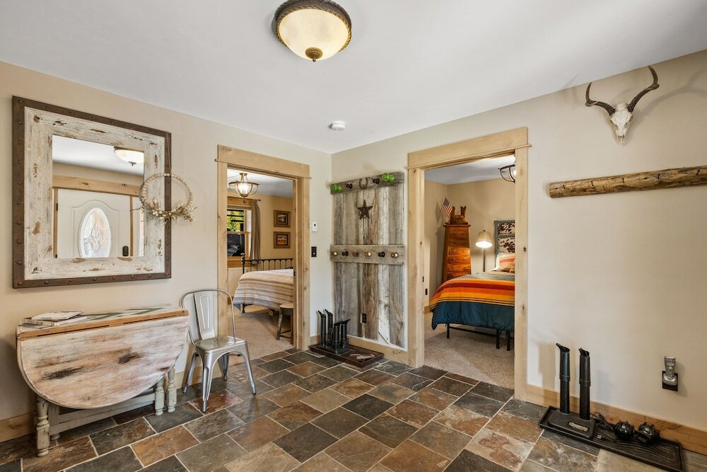 Фото The Big House at Bunk House