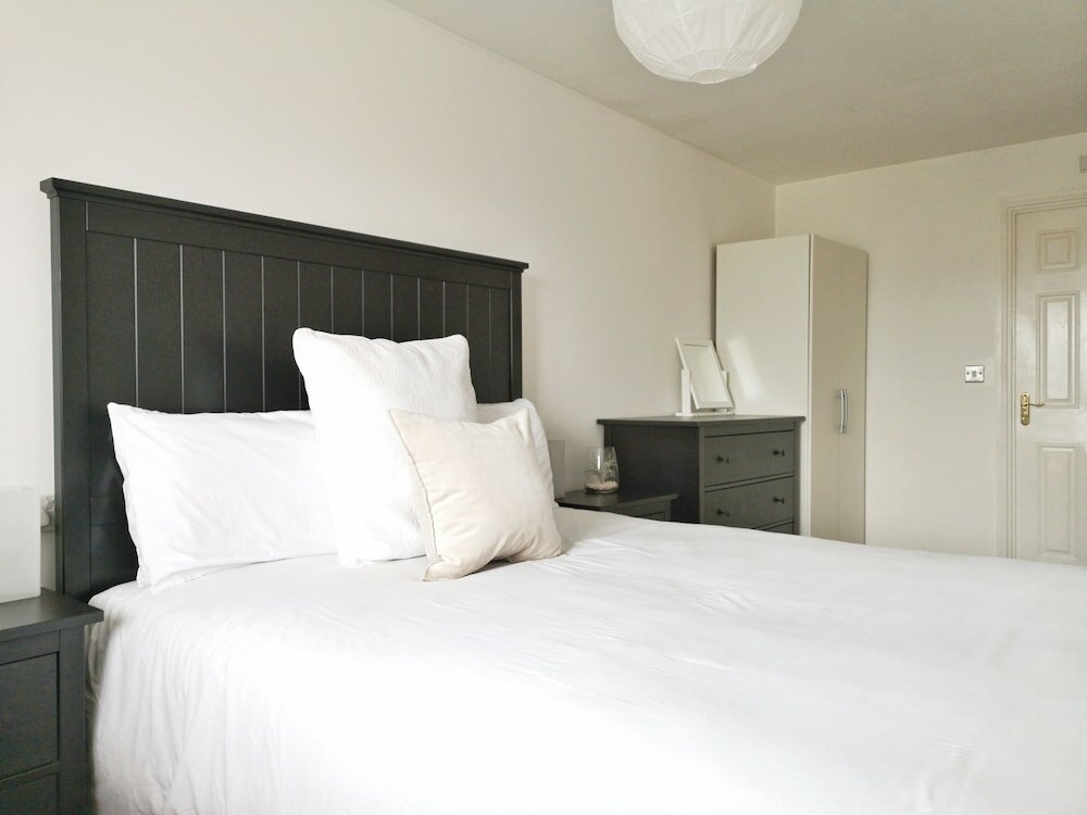 Фото Bright & Modern 2br Apartment Parking