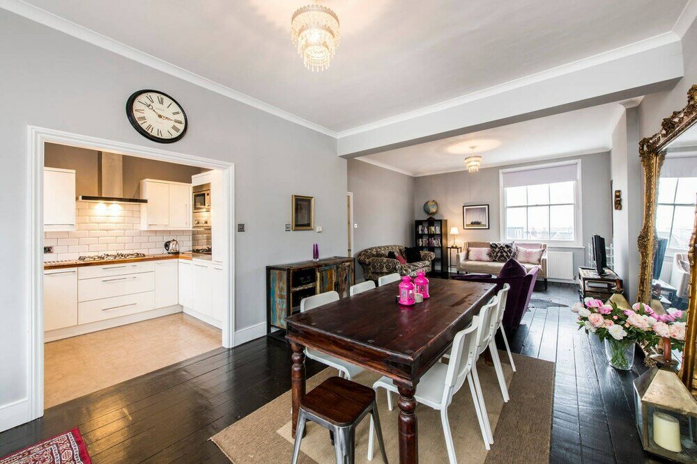 Фото Bright, Stylish 3bed Flat in West Hampstead