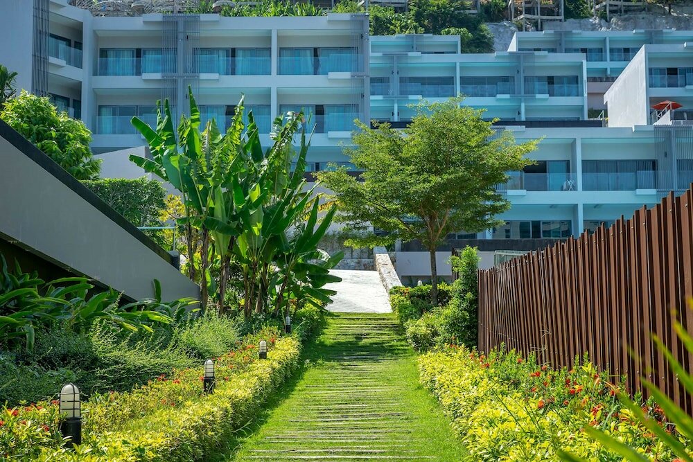 Фото Patong Bay Hill Resort