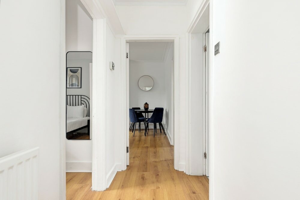 Фото The Bow Road Collection