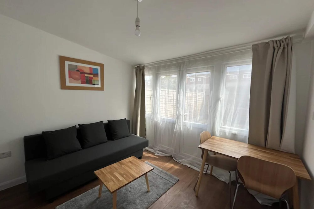Фото 1bd Flat With Patio - 5 min to London City Airport