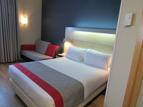 Гостиница Holiday Inn Express Madrid-Alcorcon