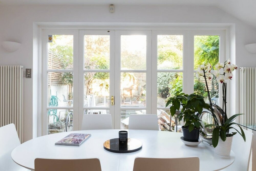 Фото Fabulous 4 Bed House With Garden in Fulham