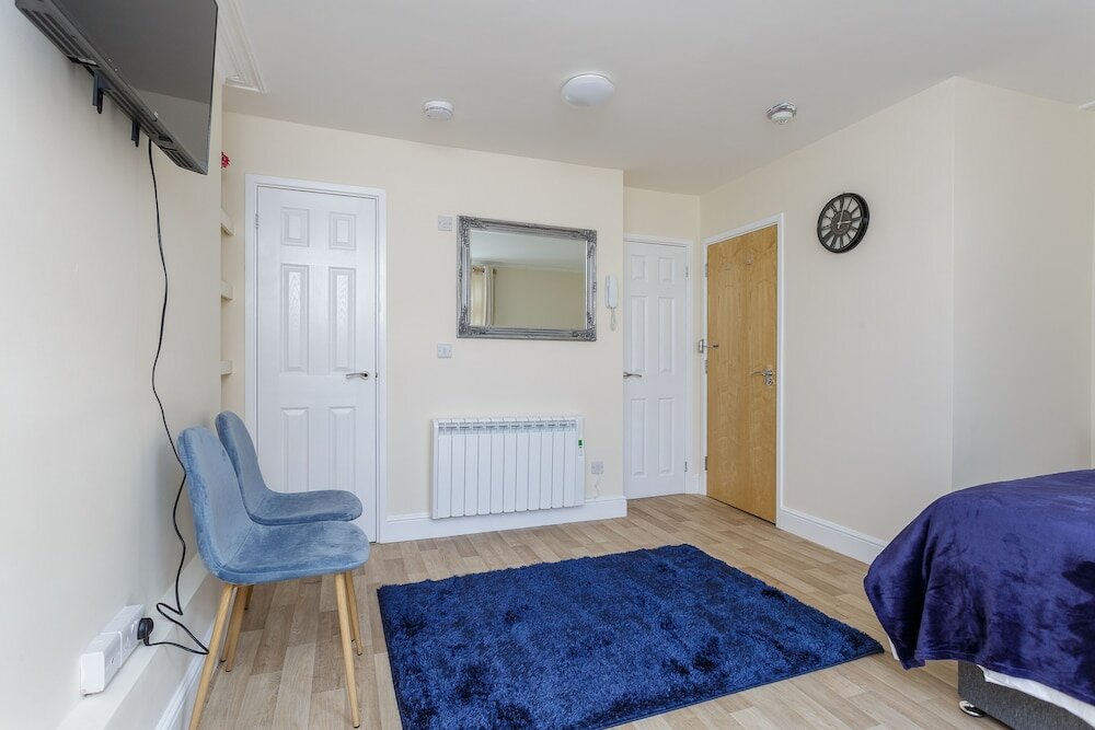 Фото St Mary's Modern Central Huge Studio Apartments