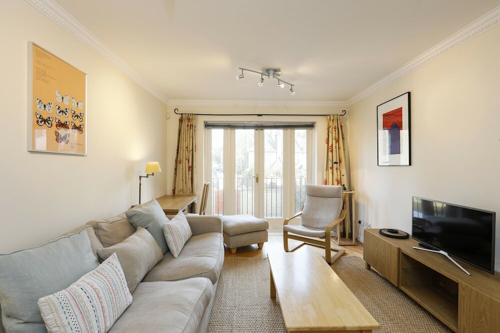Фото Altido Calm 2br Apt w Parking & Patio, near London Eye