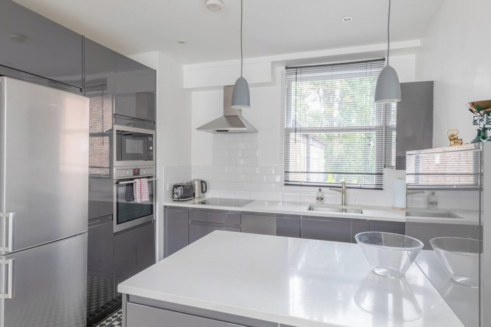 Фото Chic & Contemporary 3bd Flat - Barnes!