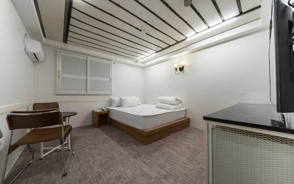 Фото Busan Daeyeondong Hotel With