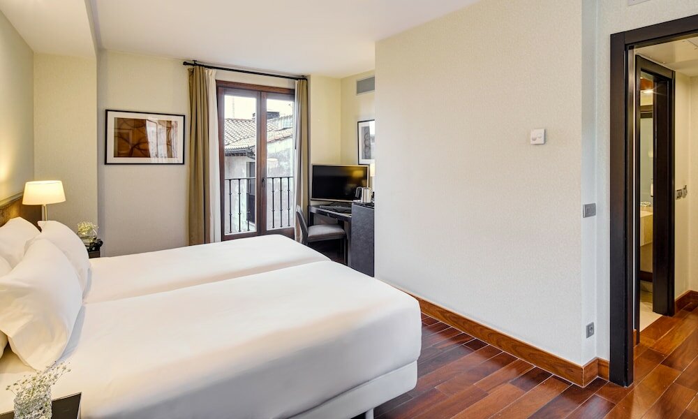 Фото Sercotel Puerta de la Catedral