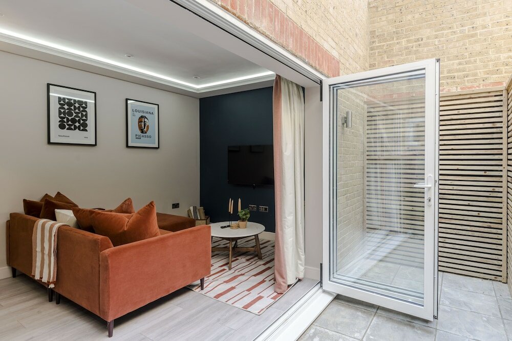 Фото Your Apartment Shepherd's Bush