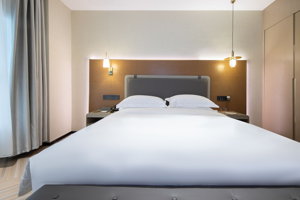 Фото Gz Baiyun Airport MeHood Liz Hotel T1