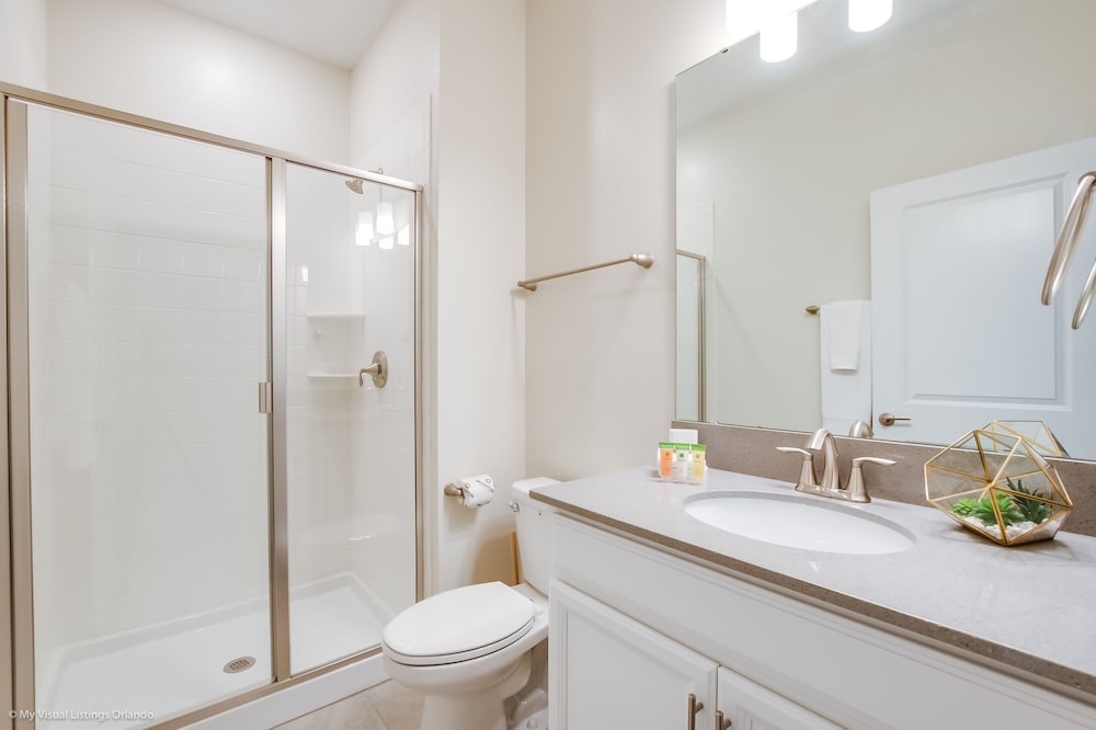 Фото Stylish Home w Private Pool, 10 Min. From Disney!