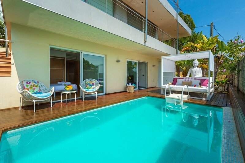 Гостиница Destino Royal Beach в Санта-Эулалия-дель-Рио