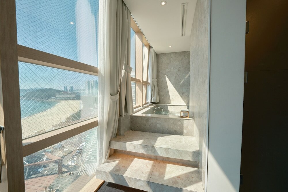 Фото Uh Suite The Haendae