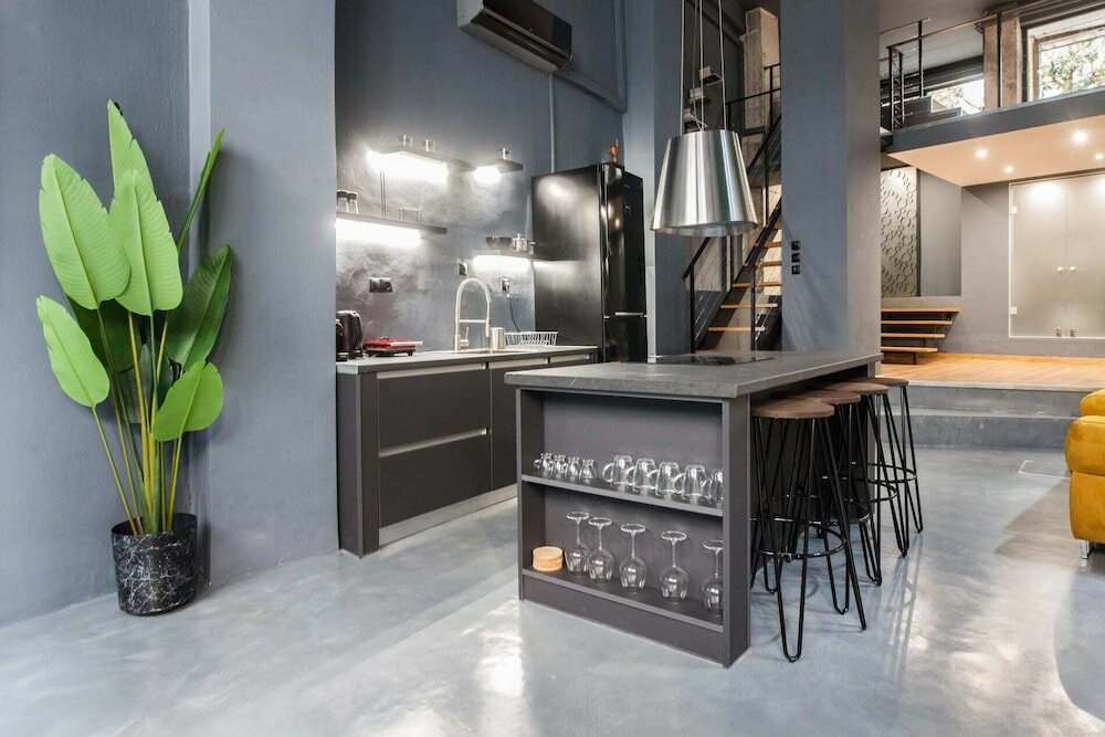 Фото Modern Industrial Apt In Neos Kosmos