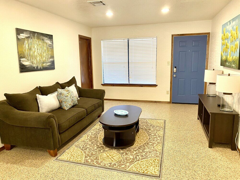 Фото Garage Studio near Oushc Hospital