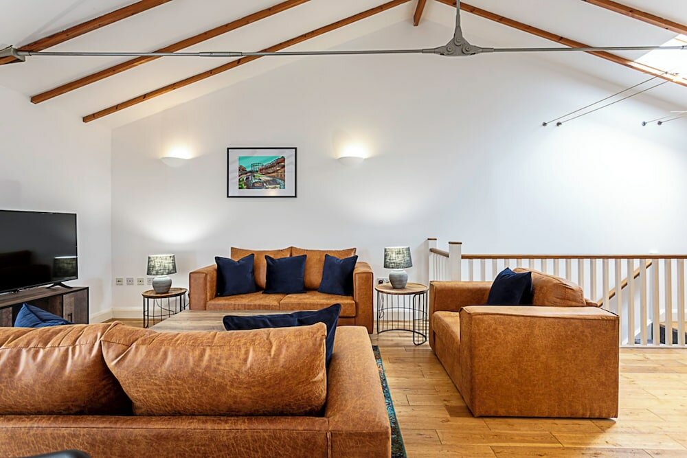 Фото Light and Airy Upside Down House in Boho Hackney