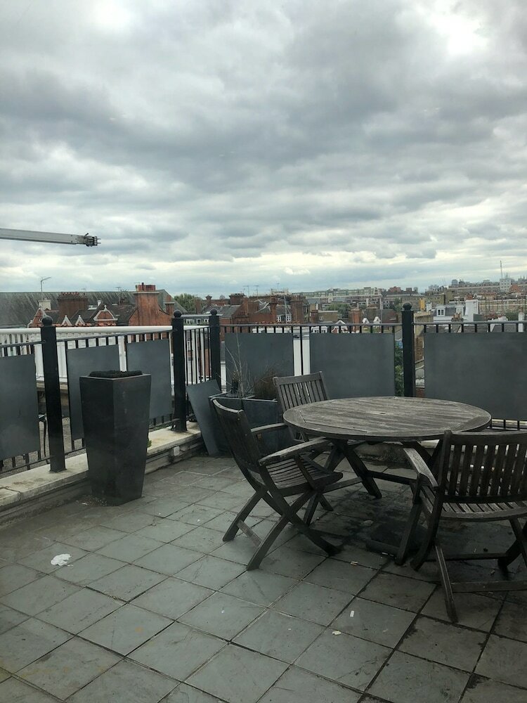 Фото The Beaufort Hotel