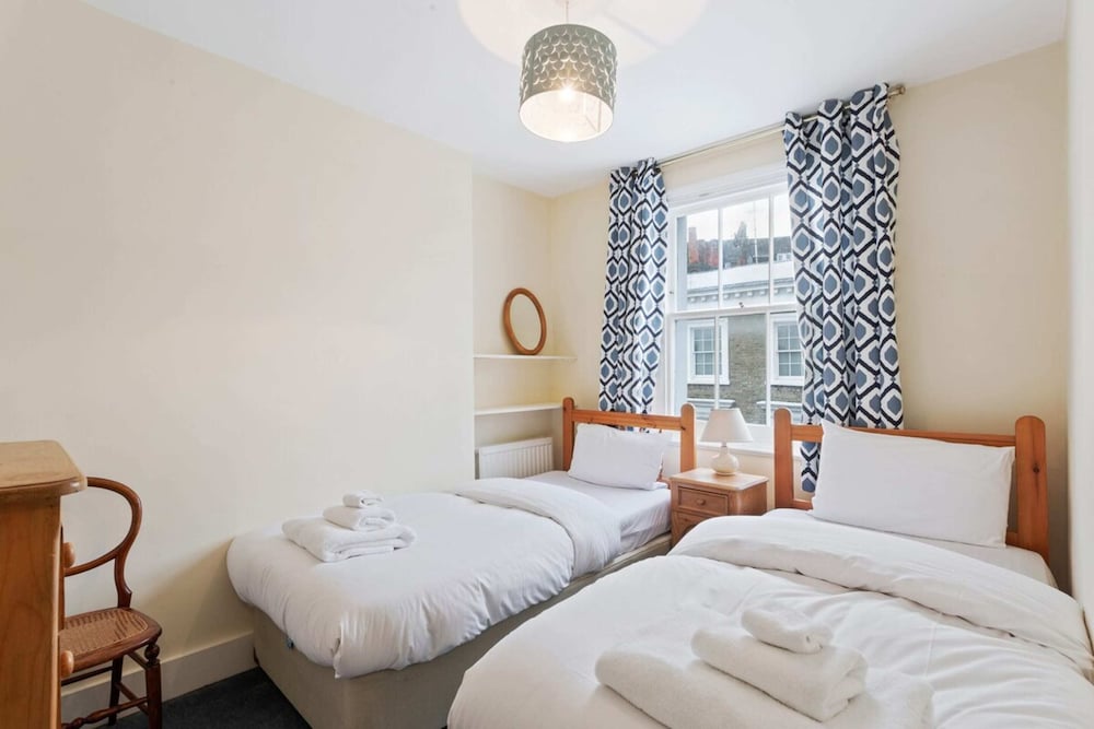 Фото Cozy 2 Bedroom Flat in Pimlico near Metro Station