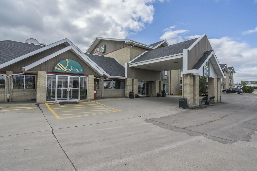 Фото Quality Inn West Edmonton