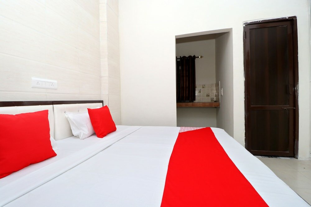 Фото Oyo 37097 Raj Apartments