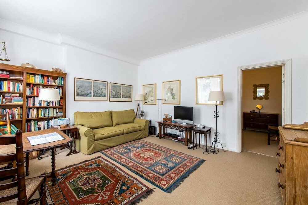 Фото Traditional 1 Bed in Chelsea Near Harrods