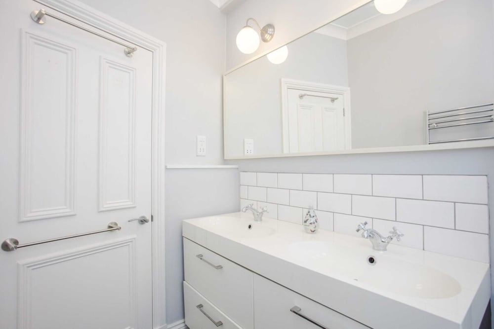 Фото Stylish & Modern 3 Bed Flat in Nw London With Garden