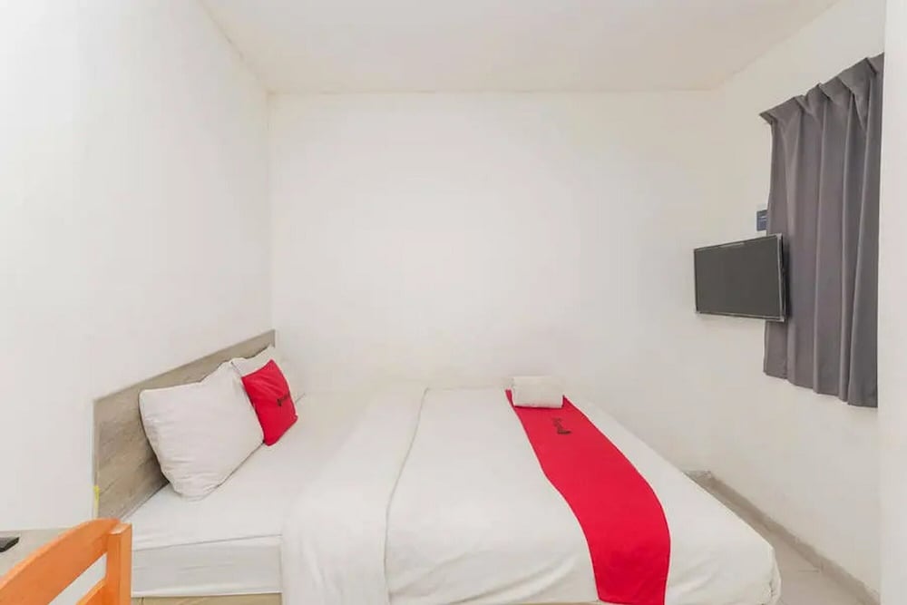 Фото RedDoorz near Kaza Mall Surabaya