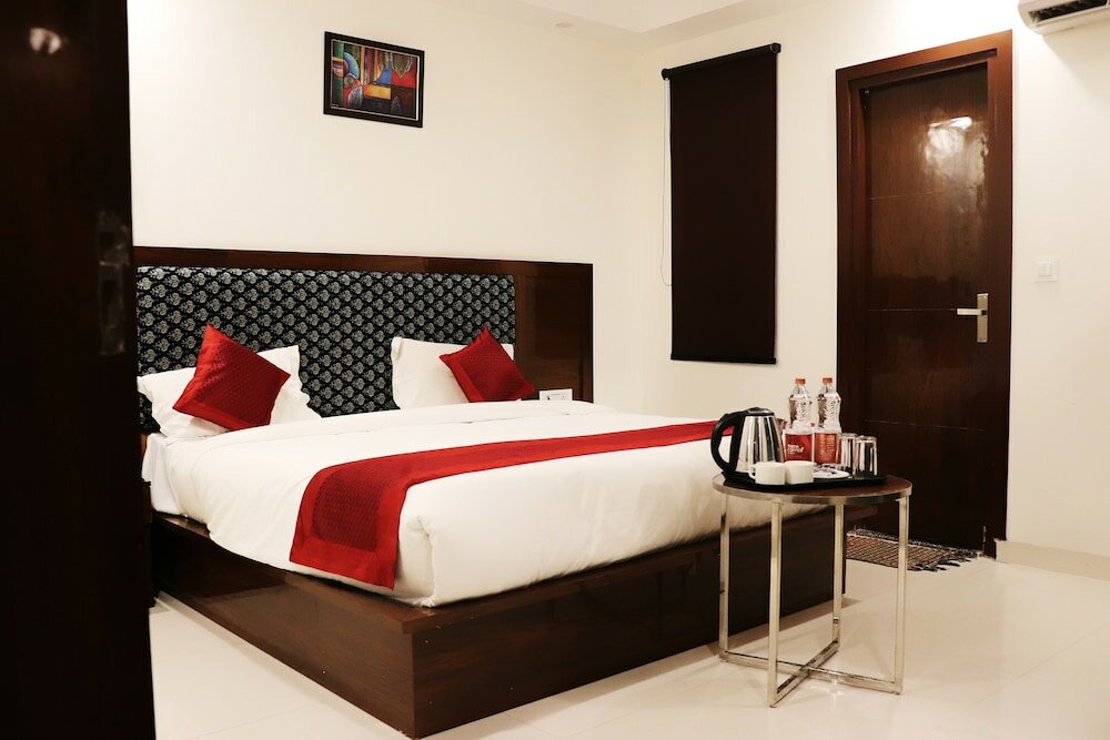 Фото Hotel Emblem Suites