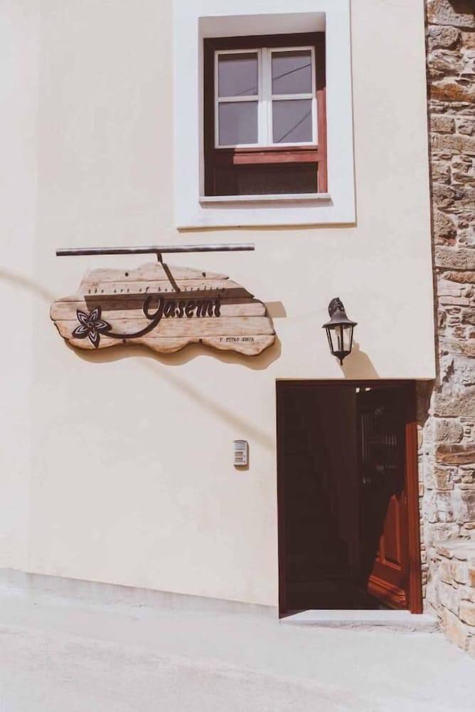 Фото Yiasemi of Chios