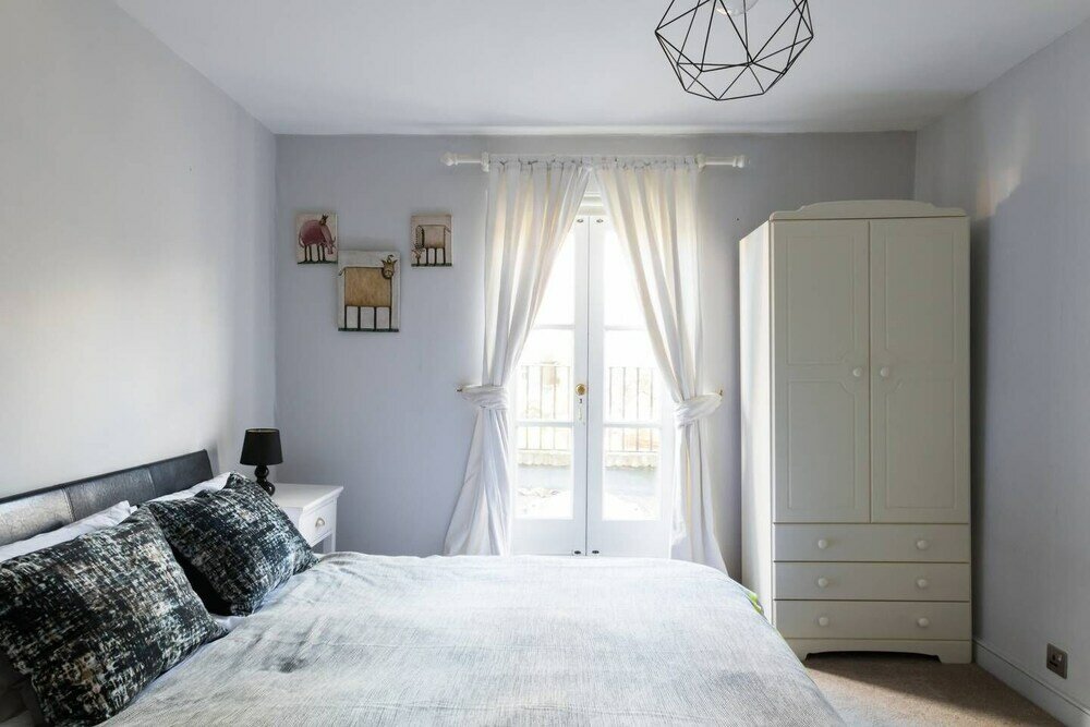 Фото Fabulous 4 Bed House With Garden in Fulham