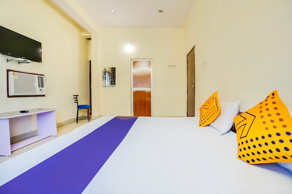 Фото Spot On 45291 Bharat Lodge