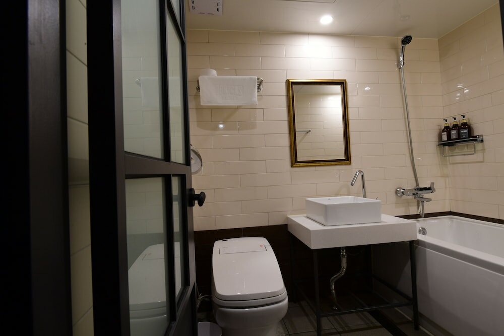 Фото Brown Dot Daeyeon