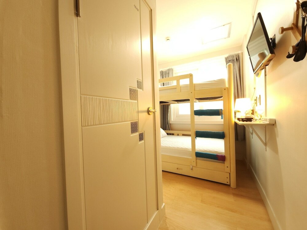 Фото Oyo Myeongdong 5 Lodge