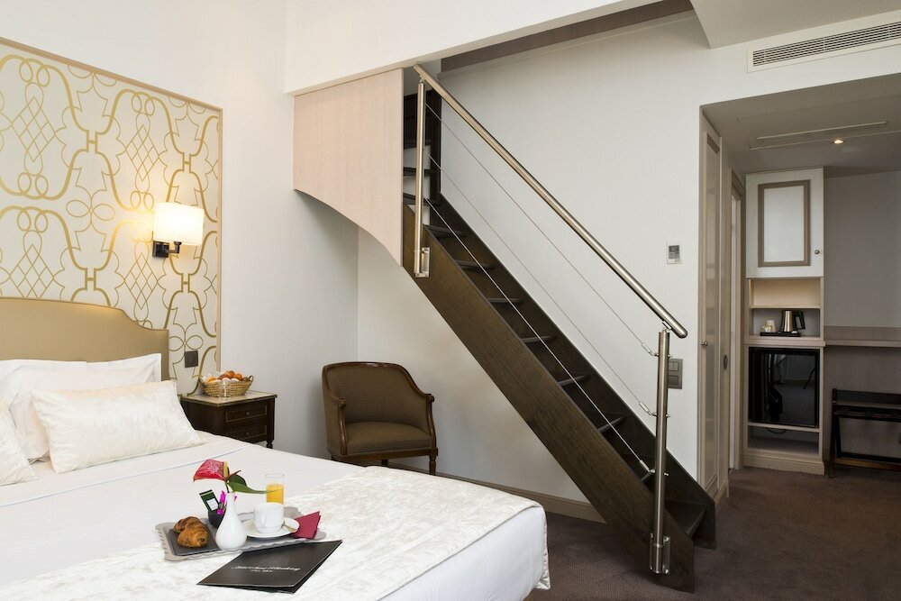 Фото Hotel St Pétersbourg Opéra & SPA