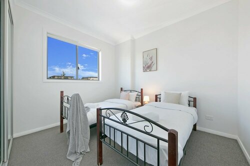 Гостиница Wentworthville 2 Bedrooms Apartment with Free Parking by KozyGuru в Сиднее