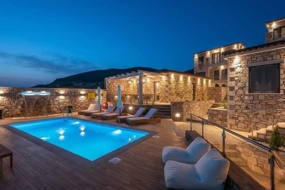 Фото Lithoessa Luxury Apartments