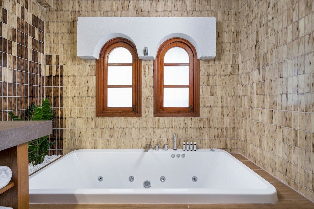 Фото Azatis Luxury Villa