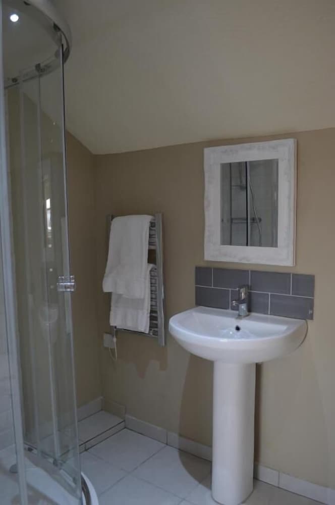 Фото The Crown Pub & Guesthouse