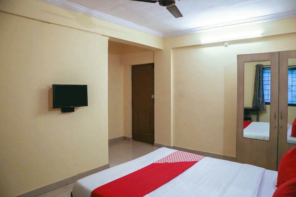 Фото Oyo Flagship 18270 Eon Studio Apartments