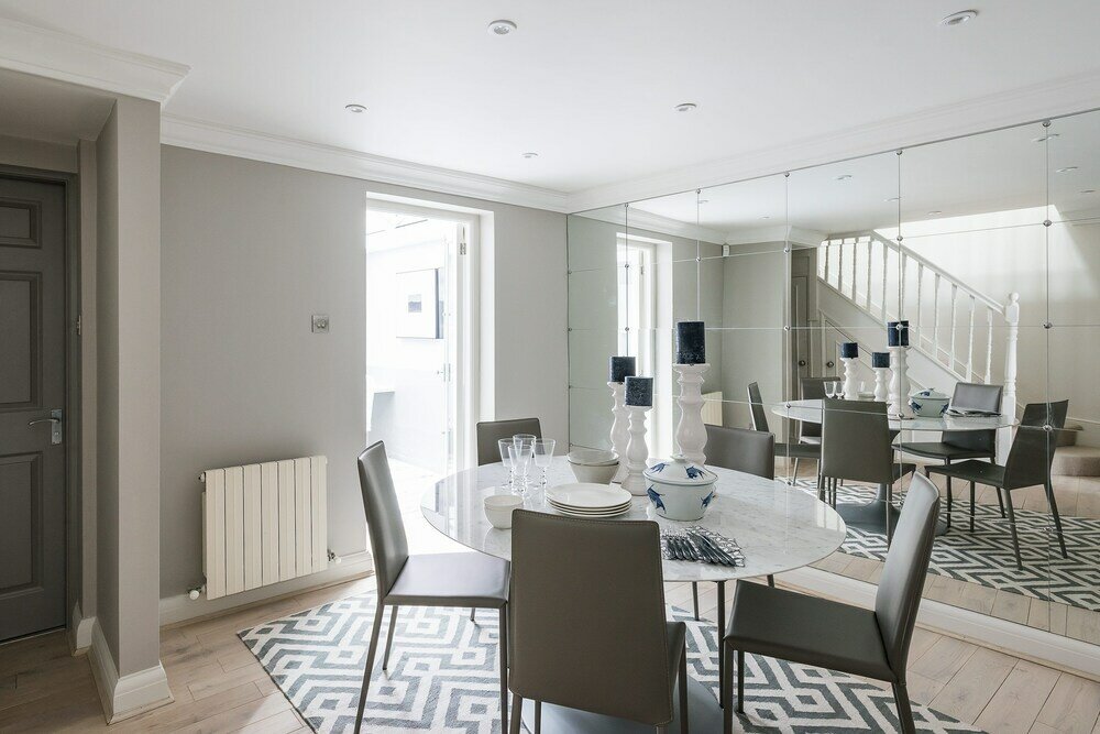 Фото Ultra luxurious London home for 5-7