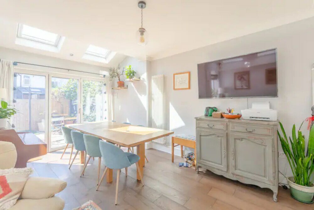 Фото Charming 4bd House With Private Garden - Tooting