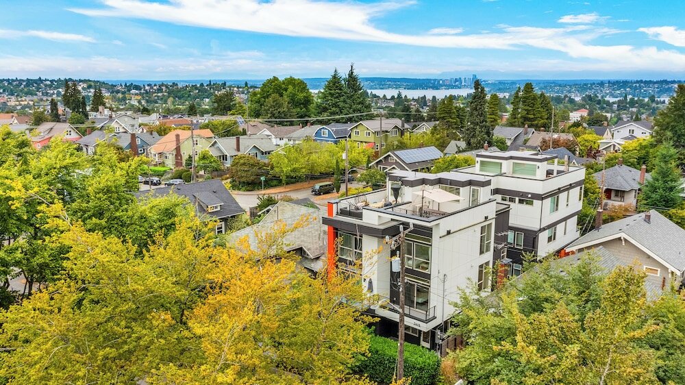 Фото Autumn Leaves in Jefferson Park