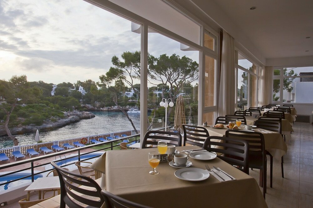 Фото Hotel Cabot Cala Ferrera