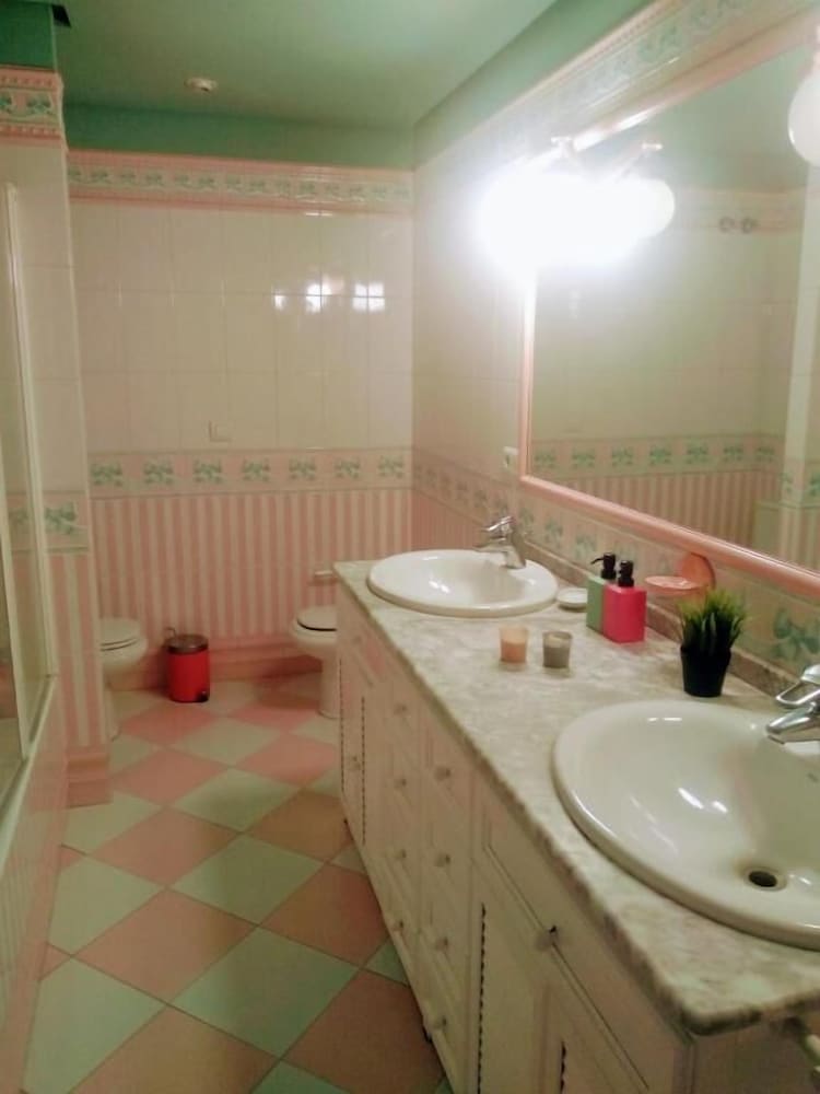 Фото Wish-Suite San Jacinto de Sevilla Apartment