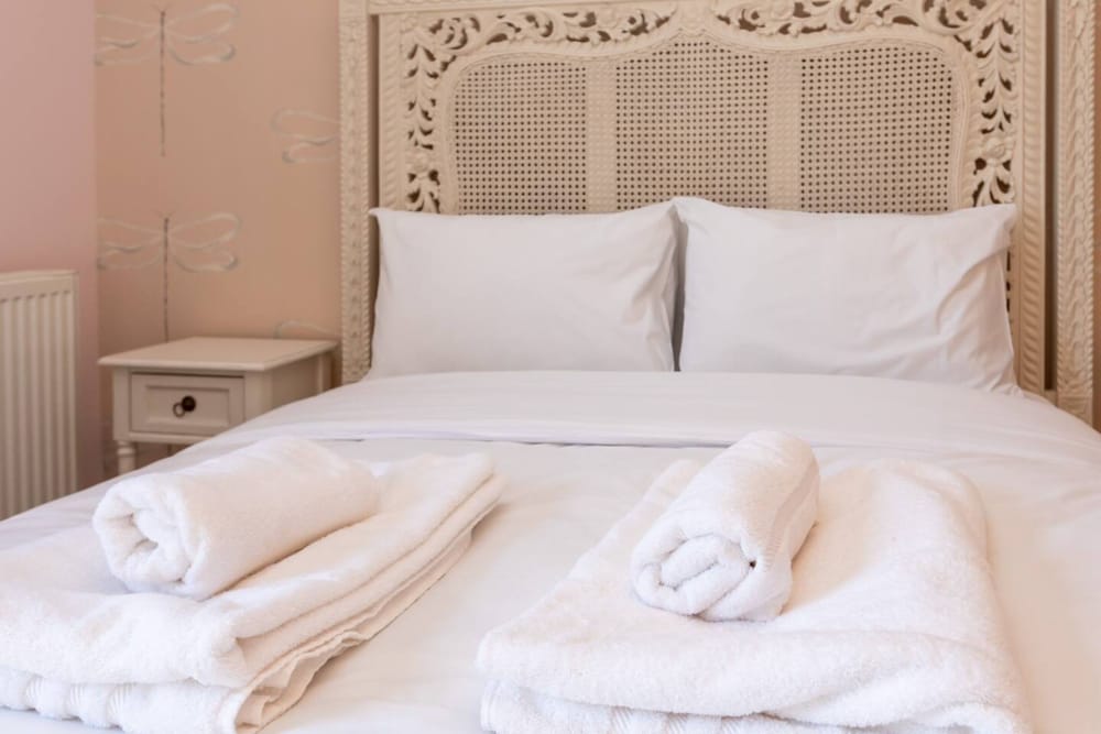 Фото Spacious & Pristine 2bd Flat - Balham