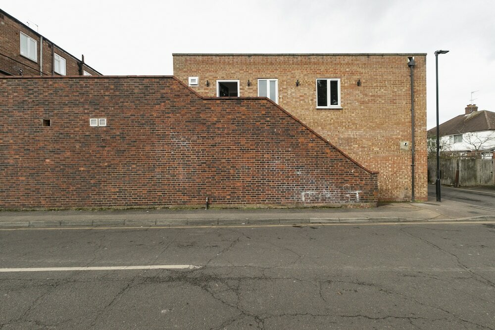 Фото Skyvillion Apartments Cockfosters