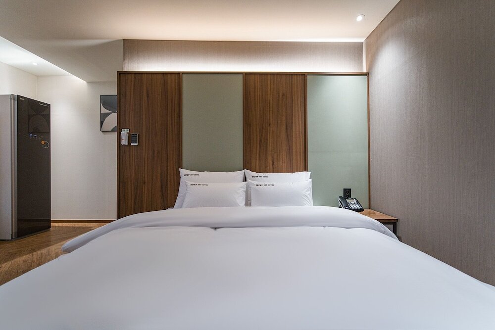 Фото Brown Dot Hotel Eurwangri